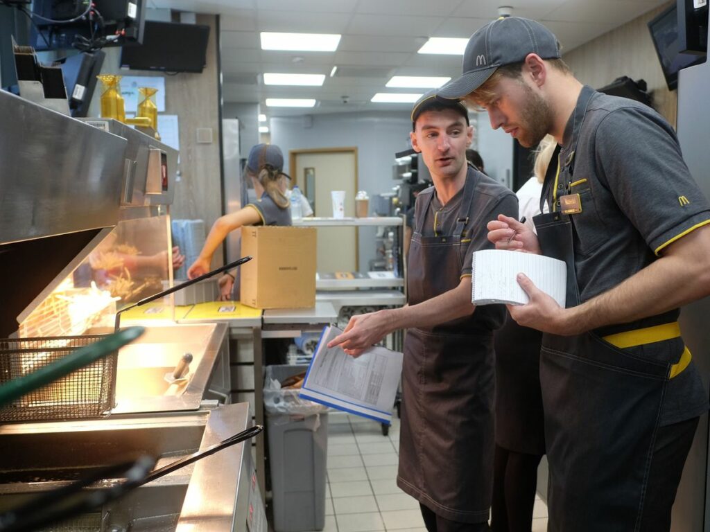 Stranger Donates Windshield To Local McDonald s Crew Trainer TIDEWATER